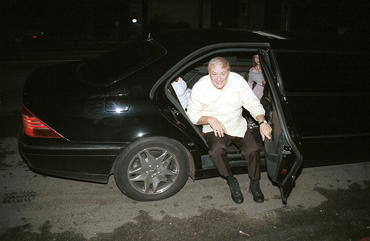 &laquo;Все хотели быть им &ndash; денег навалом, трахаешь молодых девушек&raquo;. Джерри Басс превратил &laquo;Лейкерс&raquo; в суперклуб, а современную НБА &ndash; в шоу-бизнес 
