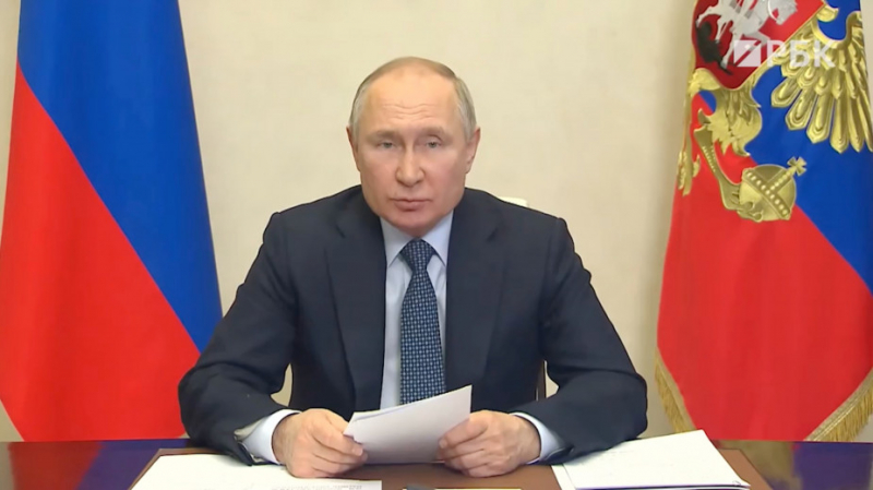 
                    Путин счел правильным отказ от ручного регулирования рынка
                    
                