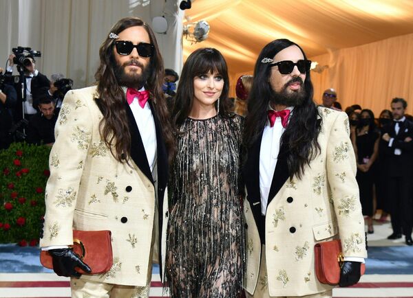 Платье Монро, гусеница и Дракула: как прошел бал Института костюма Met Gala
