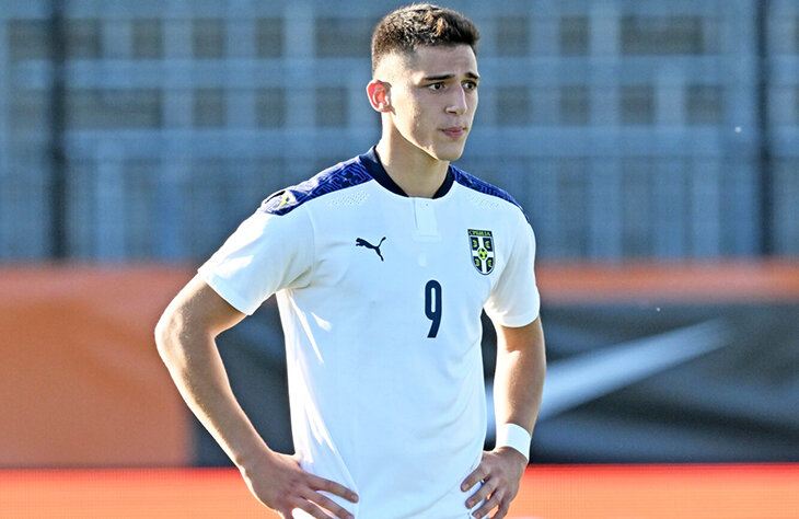 Стартует Евро U19. Увидим австрийца с опытом игры за «Барсу» и ЦЗ-гиганта, которого подпишет «Ман Сити»