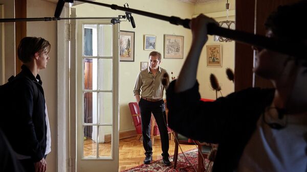 Песчаная буря в Москве: Табаков и параллельные миры в новом сериале