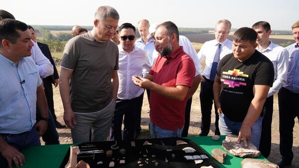 Глава Башкирии показал найденные в регионе артефакты XIV-XV веков