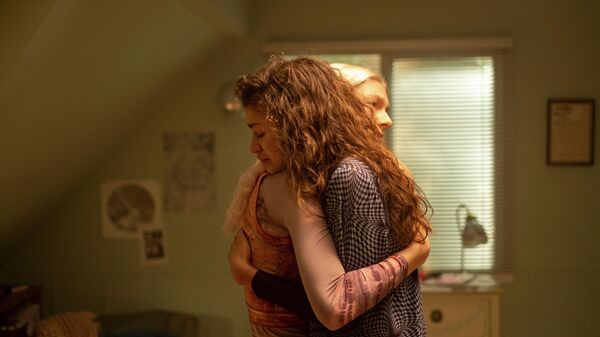Не стыдно: почему взрослые смотрят сериалы про подростков
