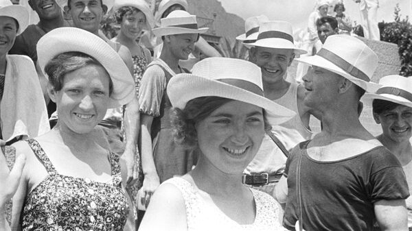 Долой буржуазную пошлость: что было модно в 1920-30-х в СССР