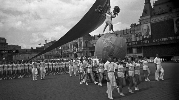 Долой буржуазную пошлость: что было модно в 1920-30-х в СССР