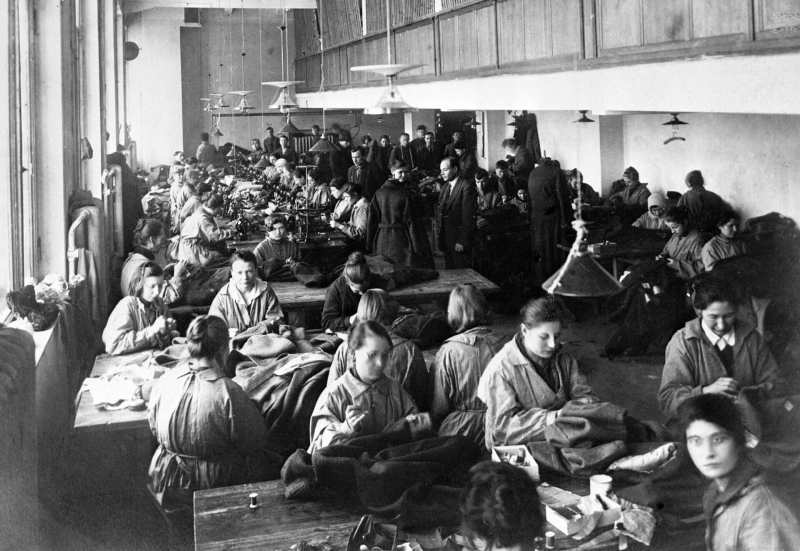 Долой буржуазную пошлость: что было модно в 1920-30-х в СССР