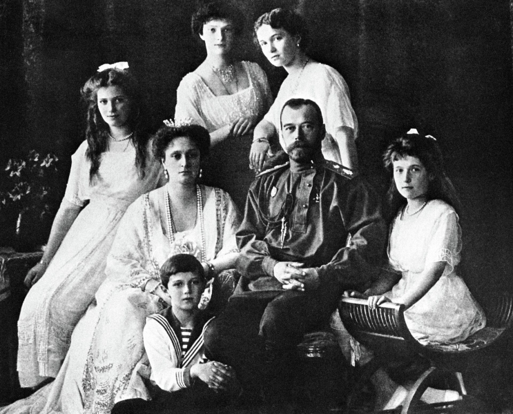 Не в гробу, а в Аргентине: как фанаты придумывают звездам бессмертие