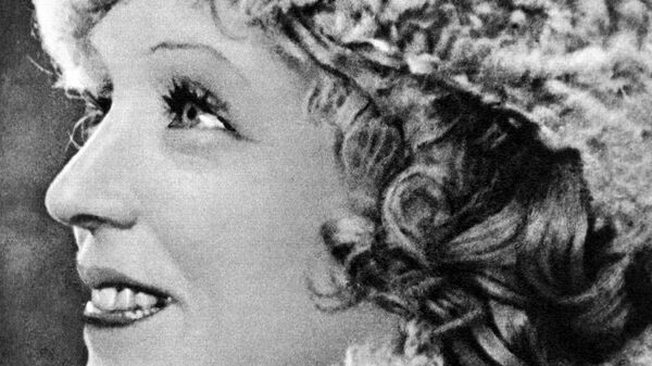 Женщина земная, верная, надежная: как война повлияла на моду в СССР