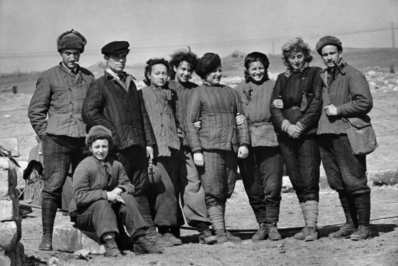 Женщина земная, верная, надежная: как война повлияла на моду в СССР