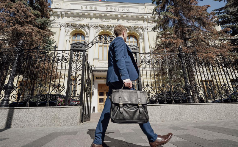 Дефицит бюджета в апреле составил ₽1 трлн