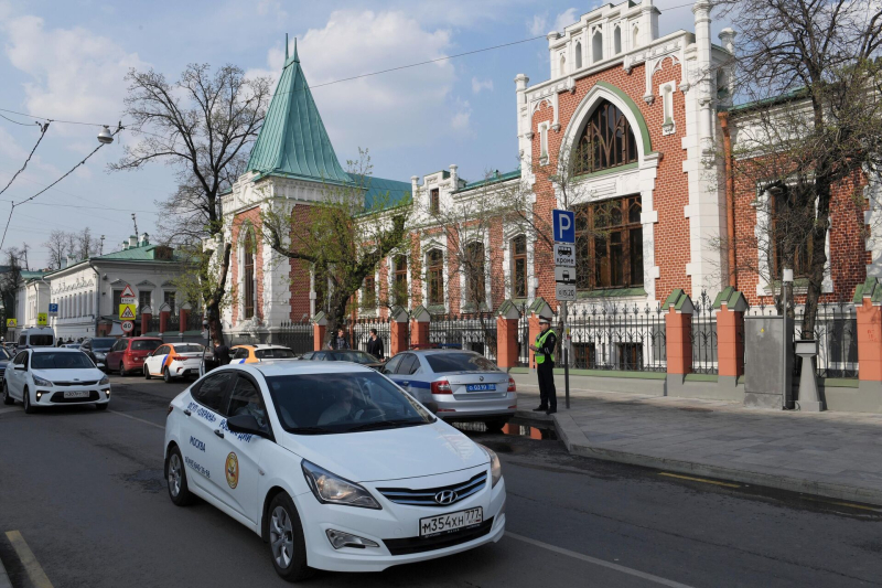 Юбилей имперской столицы: какой Петербург любят культурные москвичи