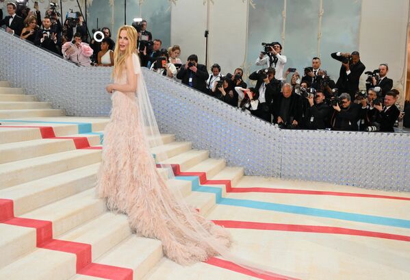 Косплей Лагерфельда и его кошки: как прошел бал Института костюма Met Gala