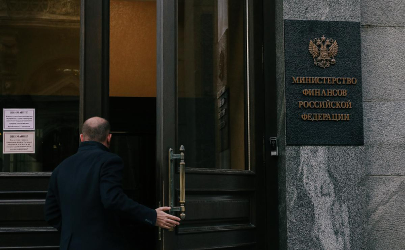 Минфин скорректировал уровень дефицита бюджета более чем на ₽300 млрд