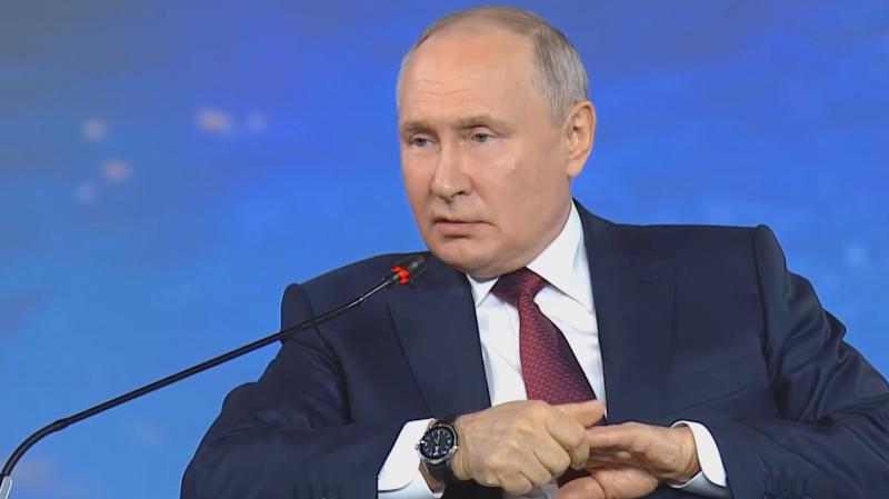 «Где родился — там и пригодился»: главные заявления Путина на ПМЭФ-2023
