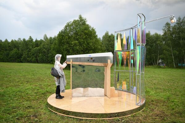 "Игра в предсказание": в "Никола-Ленивце" открылся фестиваль "Архстояние"