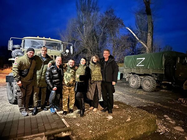 Привет Петросяну и осколок в подарок: о чем просят артистов в Донбассе