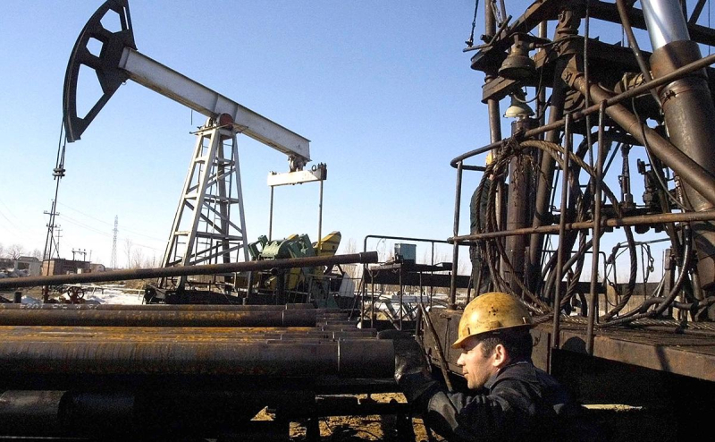 Экспорт нефти из России упал почти до 15-месячного минимума