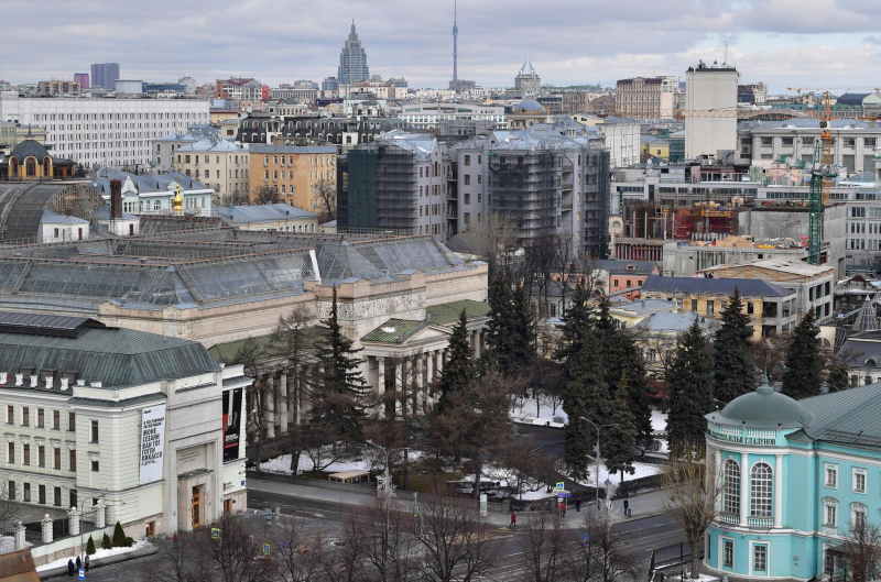 Колонны из Норвегии и английский дворик: как строили античный храм в Москве