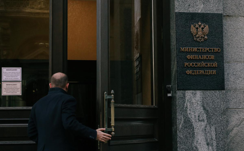 
                    Reuters узнал о новых условиях России для уходящих с рынка компаний

                