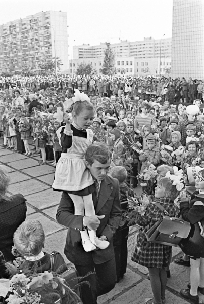 Бегом в школу! День знаний в СССР — в архивных кадрах РИА Новости