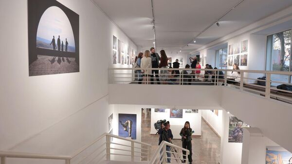 В Ереване открылась выставка российских фотографов