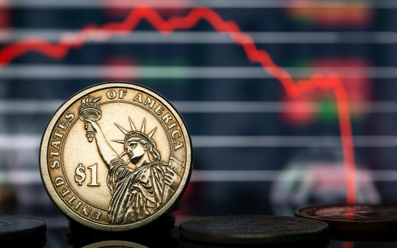 Bloomberg спрогнозировал худший год для доллара со времен пандемии