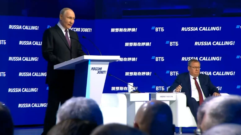 
                    &laquo;Цыканье&raquo; и &laquo;бензоколонка&raquo;: заявления Путина на форуме &laquo;Россия зовет!&raquo;

                