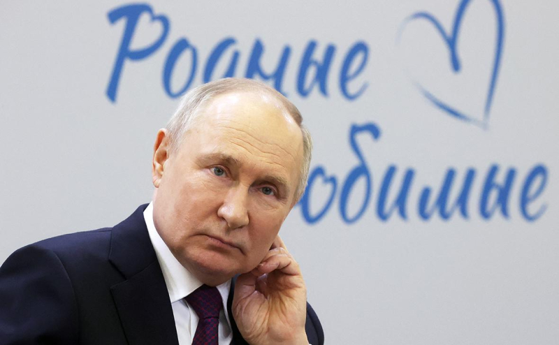 
                    Bloomberg узнал о планах бессрочно продлить продажу валютной выручки

                