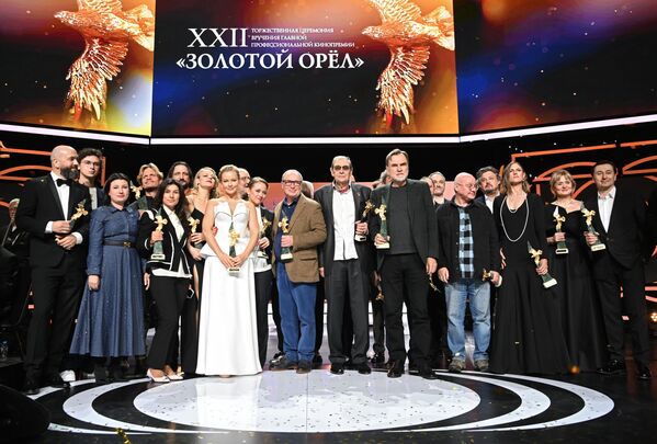 Только лучшие фильмы и звезды кино: в Москве раздали "Золотых орлов"