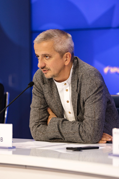 Константин Богомолов: "Хотим увести театр от любования чернотой и хтонью"