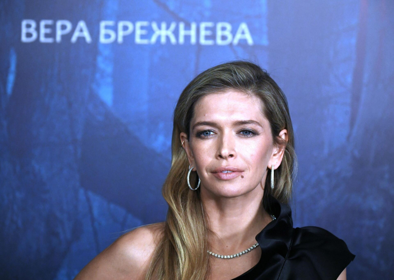 Суды, отмены и страх: как живут уехавшие из России знаменитости