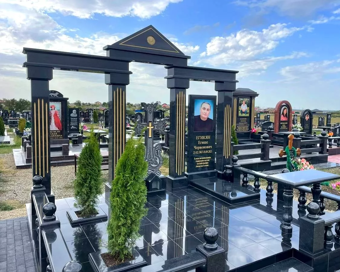 Купить памятник — как выбрать достойный символ памяти