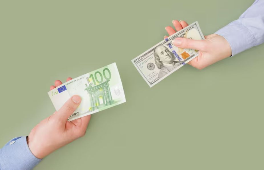 Как обменять рубли на доллары по выгодному курсу и не переплатить